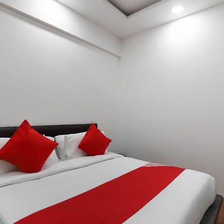 Oyo 40139 Hotel Peradiot Amhedabad Dış mekan fotoğraf
